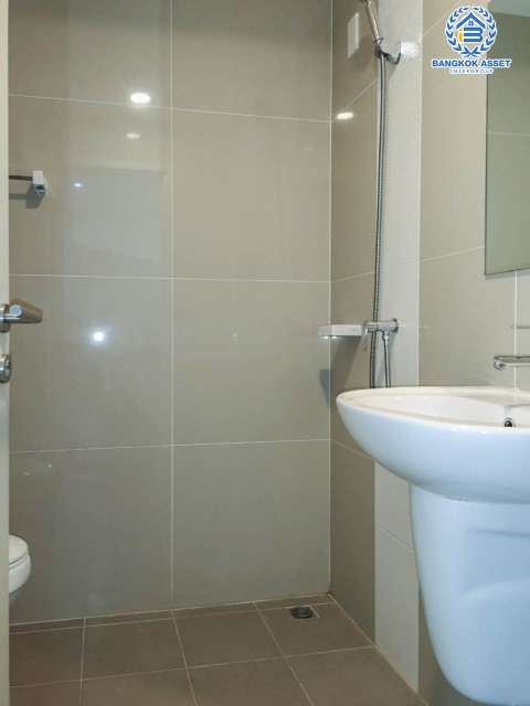 *****ทาวน์เฮ้าส์มือสองย่านปทุมธานี ม.ชวนชื่นทาวน์ รังสิต-คลอง1 เนื้อที่กว้างถึงเกือบ 23 ตร.ว. ฟังก์ชันจัดเต็ม 4 ห้องนอน 3 ห้องน้ำ 2 ที่จอดรถ บนทำเลเข้า-ออกเมืองสะดวก ใกล้รถไฟฟ้าสายสีแดง "สถานีรังสิต" และทางด่วน "อุตราภิมุข"